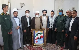 دیدار مسئولان با خانواده شهدای روحانی در لردگان و خانمیرزا