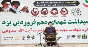 دشمن در صدد دور کردن جامعه از ارزش های اصیل اسلامی است