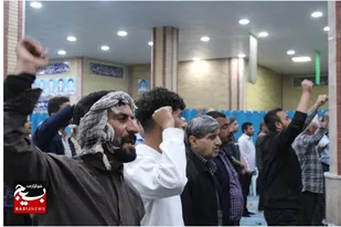 فریاد الله اکبر توسط نمازگزاران اهرمی