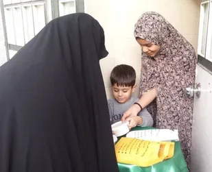 تهیه بسته های فرهنگی و اهدا به دختران نوجوان