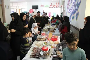 راه&zwnj;اندازی بازارچه مهربانی در دبستان پسرانه سما میبد