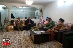 دیدار جمعی از بسیجیان همدان با خانواده معظم شهدا به مناسبت هفته بسیج