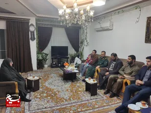 دیدار فرمانده سپاه قدس گیلان با خانواده شهید محمدحسین عطری در رشت