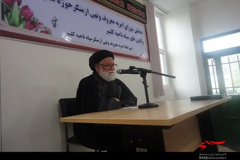 مکتب عاشورا دانشگاه عزت و ذلت ناپذیری است