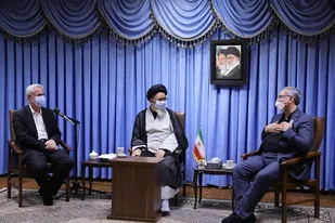 مردم در برابر تحریم&zwnj;های ظالمانه دشمنان مردانه ایستادند