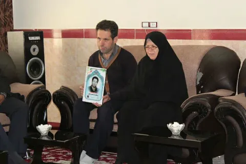 دیدار مسئولان فراهان با خانواده شهید شرفعلی امیرآبادی