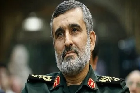 می‌بینمت با خاتم خونین در انگشت
