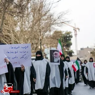 زنان کفن پوش مشهد را دیدی چگونه به حمایت از امام و انقلابشان قیام کردند؟!