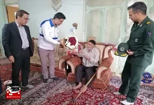 مدیرکل دامپزشکی یزد با خانواده شهید محمود تیموری آسفیچی بخش آسفیچ بهاباد دیدارکرد