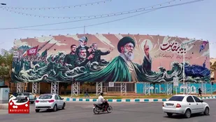 &laquo;باید برخاست&raquo; بر بزرگ&zwnj;ترین بیلبورد کشور نقش بست