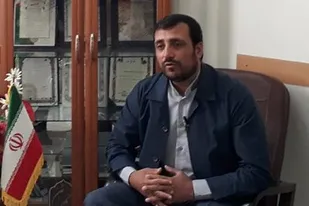 استقبال مردم از سخنرانی دانشجویان بسیجی پیش از خطبه&zwnj;های نماز جمعه