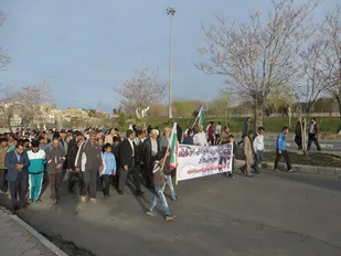 برگزاری همایش پیاده&zwnj;روی خانوادگی بسیجیان ملایر به مناسبت روز شهید