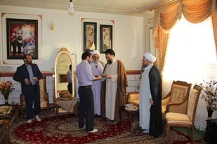 معاون عقیدتی سیاسی سپاه با خانواده مربی شهید در شهرکرد دیدار کرد
