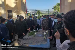 ادای احترام سردار سلیمانی و مسئولان استانی به مقام شامخ شهدای همدان