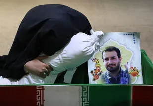 در بدترین شرایط جامعه بر اعتقادات خود استوار بمانید
