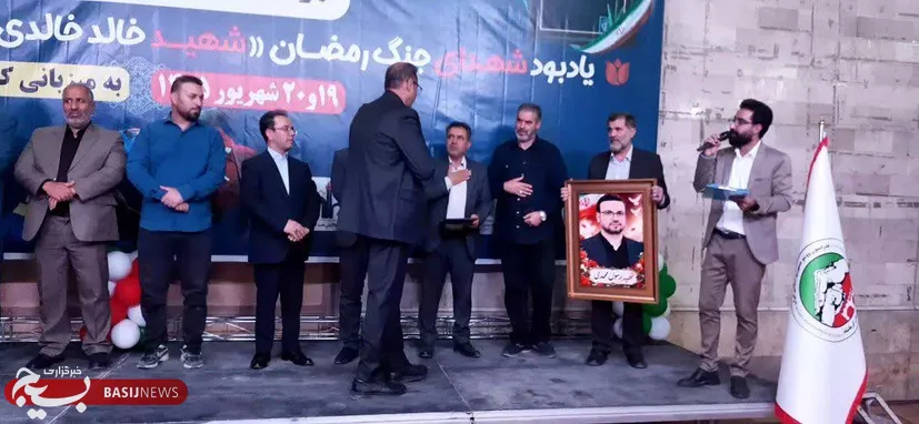 تجلیل از خانواده شهدای ورزشکار در مسابقات جایزه بزرگ ووشو قهرمانی کشور / اقدام ارزشمند هیأت ووشوی استان کرمانشاه در پاسداشت فرهنگ ایثار و شهادت