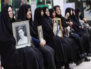 مادران شهدا از حضرت ام البنین (س) الگو گرفتند