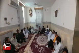 وظیفه مسئولان است که باحضور درجمع خانواده شهداء مسائل ومشکلات آنان را حل کنند