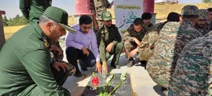 غبارروبی مزار مطهر شهدای شهرستان ایجرود به مناسبت آغاز هفته دولت