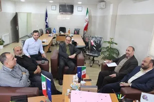 نشست مسئول بسیج کارمندان با رئیس فرودگاه سمنان