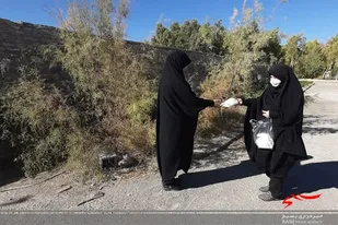 توزیع بسته های معیشتی در بین نیازمندان خاش