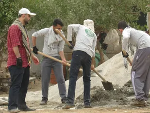 بازسازی روستای چم مهر با حضور دانشجویان بسیجی شاهرود