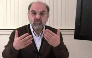 منافق مدعی روشنفکری نقاب از چهره انداخت