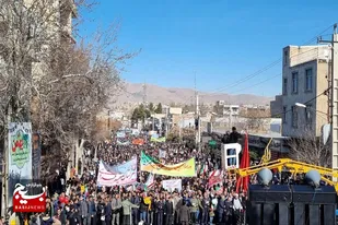 شور انقلابی و حضور باشکوه مردم دیار نهاوند در راهپیمایی یوم الله ۲۲ بهمن