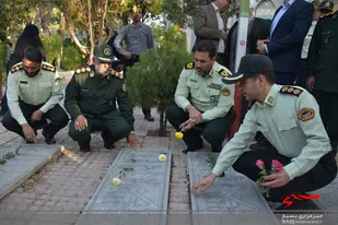 قبور مطهر شهدای اراک گلباران شد