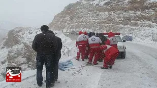 نجات جان نوزاد و مادر گرفتار در برف با اقدام به&zwnj;موقع دهیاری در بازگشایی مسیر