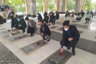 غبارروبی و عطر افشانی مزار شهدای فامنین به مناسبت سالروز فتح خرمشهر