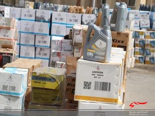 کشف ۴۰۰ هزار لیتر روغن موتور احتکار شده در بندرعباس توسط پاسداران گمنام سپاه امام سجاد (ع)