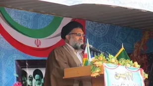 تقدیر نماینده رهبر انقلاب از حضور مردم استان در مراسم 22 بهمن/ انقلاب ما در مسیر موفقیت قرار دارد