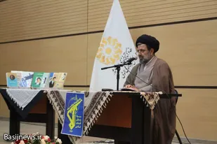 انقلاب اسلامی ایران بر مبنای منظومه فکری امام خمینی(ره) شکل گرفت