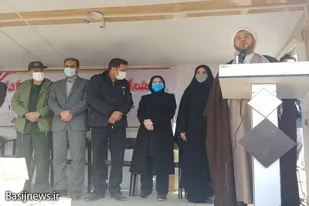 کلنگ&zwnj;زنی زمین چمن مصنوعی فوتبال در روستای دستجرد
