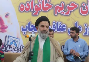 دشمنان شبکه&zwnj;های ماهواره&zwnj;ای را علیه چادر و حجاب به راه انداخته&zwnj;اند