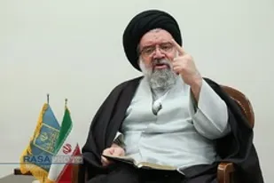 گره خوردن حوزه با سیاست به معنای صحیح آن/ دین منهای سیاست، انکار بدیهیات است