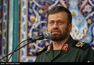 سپاه مقتدر، دست هر دزد به مرزهای آبی، خاکی، دریایی میهن را قطع می کند
