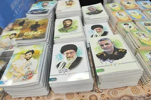 توزیع ۱۰۰ بسته نوشت افزار ایرانی بین دانش آموزان کم بضاعت شهرستان دیر