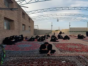 مراسم قرائت زیارت عاشورا درحسینیه ابوالفضل العباس (س) روستای دولت آباد