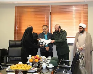 تجلیل مدافعان حریم ولایت از رهروان زینبی