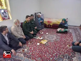 دیدار مسئول نمایندگی ولی فقیه در سپاه ناحیه امام سجاد(ع)با خانواده شهید احسانی&zwnj;نژاد در الموت شرقی