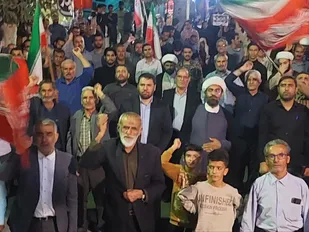 اجتماع شبانه مردم لردگان؛پرچم&zwnj; خون&zwnj;خواهی و مقاومت همچنان بالاست