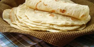 توزیع 25هزار نان صلواتی توسط گروه جهادی  بسیج در بندرلنگه