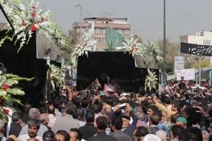 اقامه نماز میت بر پیکر جانباختگان فاجعه منا به امامت آیت الله علم الهدی