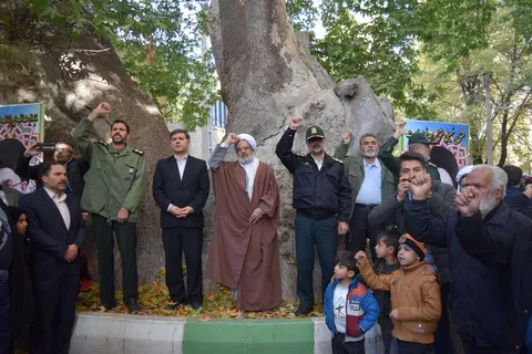 تجمع و راهپیمایی مردمی محلات در محکومیت اغتشاشات اخیر /حضوربسیجیان شهرستان محلات در نمازجمعه/میزخدمت بسیج کارمندان باحضورمسولین شهرستانی